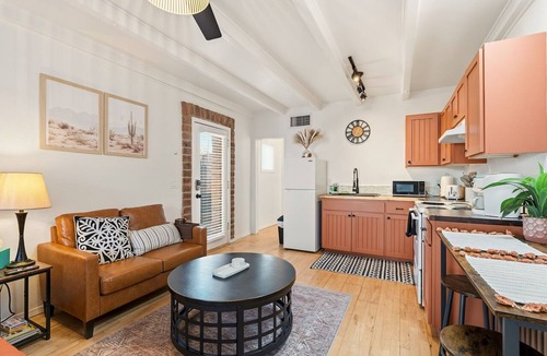 West University Apartment | Bright Private Studio with Great Outdoor Space - Walk to UofA - No Cleaning Fee