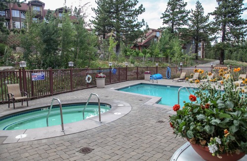 Mammoth Lakes Condo | Bright Spacious Mountain Modern! Quiet Location near Biking Trails, Pool