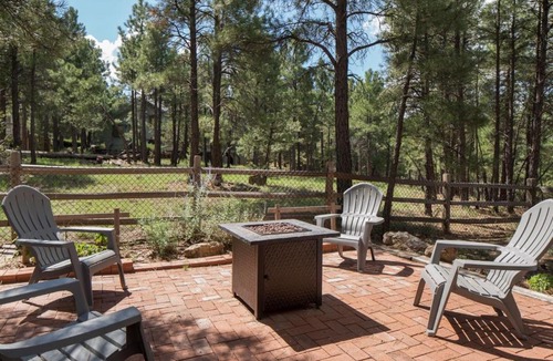 Flagstaff Villa | Burning Tree Lodge - Forest Views Fire Pit AC Pet and Family Friendly