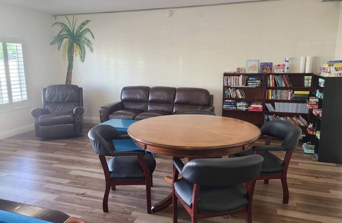Solana Beach Resort | Charming 1-bedroom resort with AC, fitness room in serene Solana Beach