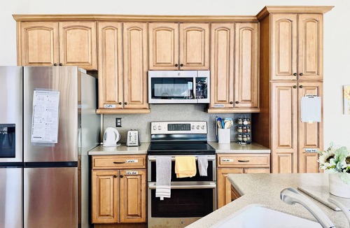 Folsom House | Charming 3-bedroom bungalow with WiFi and AC in delightful Folsom