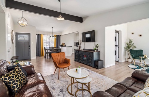 Lancaster House | Charming 3-bedroom house with Pool in Lancaster