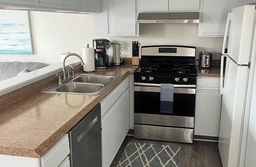 Imperial Beach Condo | Charming, clean and spacious unit with private balcony 1.5 blks from the beach!