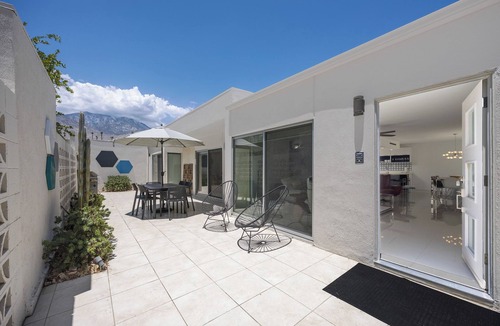 Araby Commons Condo | Charming midcentury modern retreat at Garden Villas East in South Palm Springs w