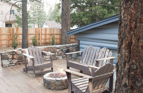 Big Bear City House | Charming mountain large family home in Big Bear. Sleeps 8!