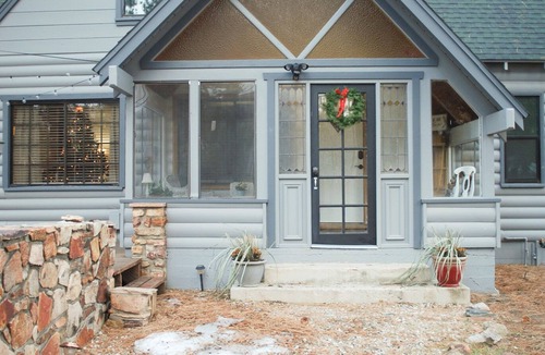 Big Bear City House | Charming mountain large family home in Big Bear. Sleeps 8!