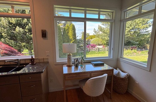 Bow House | Charming Samish Island Garden Home Retreat for Spring & Summer Getaways