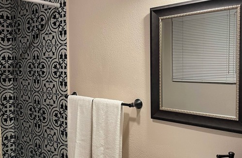 Loma Alta House | Charming Shared 1-bedroom with WiFi and AC in Oceanside Near Beach