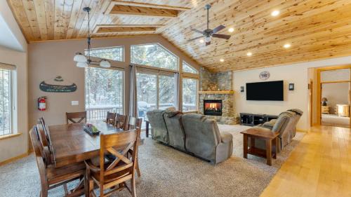 Country Club Estates House | Cherry Hills by AvantStay