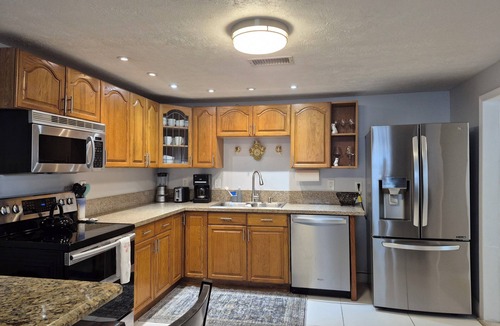 Jensen Beach House | Comfortable 3beds/1 bath home!