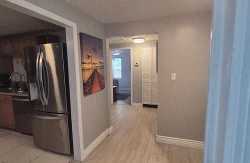 Jensen Beach House | Comfortable 3beds/1 bath home!
