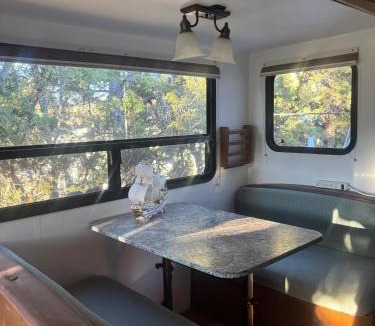 Bodfish House | Comfortable Guest RV With EV charger Semi Rural Area
