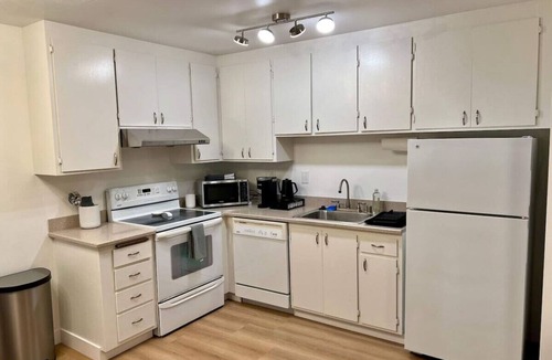 Oakland Ave - Harrison St Condo | Condo with Pool + Secure Parking