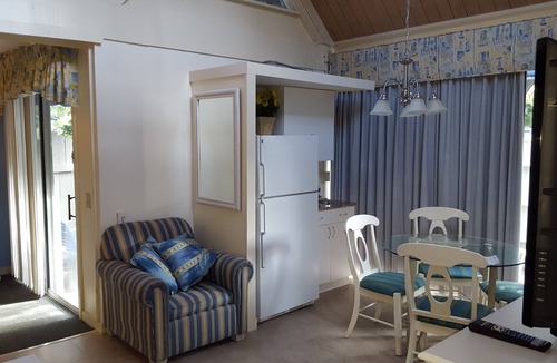 Palmetto Dunes Condo | Convertible studio/Sleeps 4 - ONLY 8/1/26 thru 8/7/26, 8/8 Checkout!