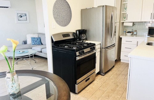 Pacific Beach Cottage | Cozy Pacific Beach Cottage w/Private Yard & Entrance