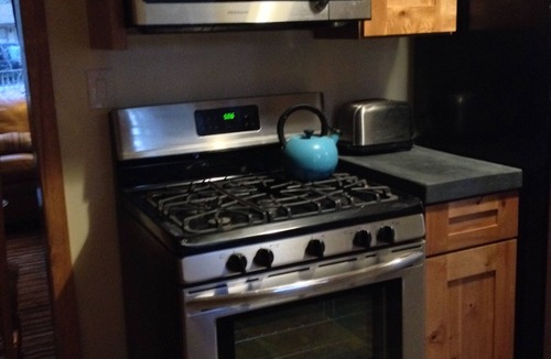 Al Tahoe Cabin | Cozy pet friendly cabin avail for December. Central location near ski resorts