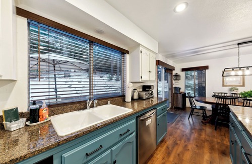 Country Club Estates Cabin | Cozy Wooded Haven w/Hot Tub near Heavenly Village