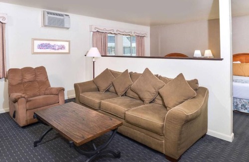 Solvang Hotel | Danish Experience in Solvang! Pool, Quick Drive to Sunny Fields Park