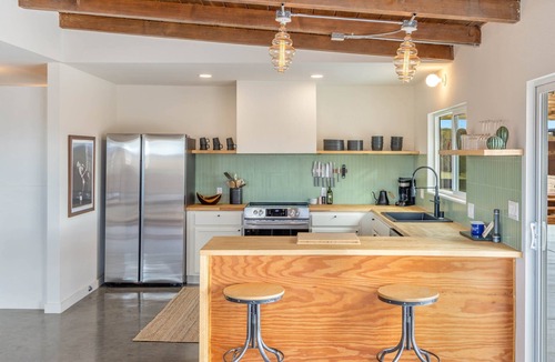 Joshua Tree House | Desert Hearts Ranch - BBQ, Quiet and Dark Skies in Joshua Tree!