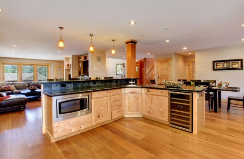 Country Club Estates House | Dual Master Suites, Pool Table, 3500 Sq. ft, Luxury Home, 5 Bedroom, Discounts,