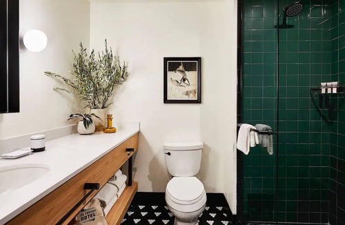 Merced Hotel | El Capitan Hotel, Cozy Comfort Main Street Double Queen | 2 Units