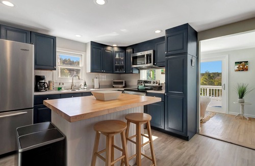Londonderry House | Everything you need - swim, relax, play outside!