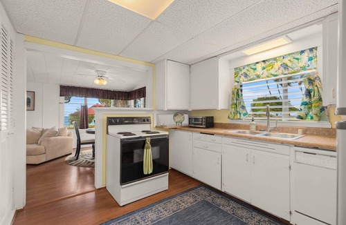 Ewa House | Ewa Beachfront Cottage: Beachfront w/Yard & Oceanviews - Your Nostalgic Aloha!