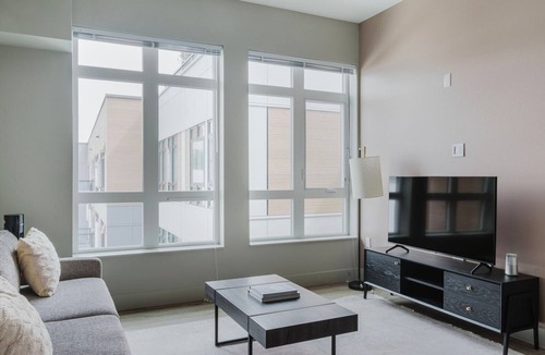 Squire Park Apartment | Excellent First Hill 1BR w/Gym, BBQ & Rooftop Lounge, by Blueground