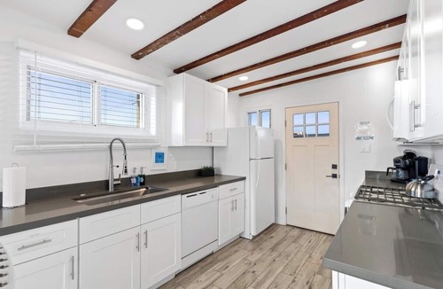 Evans Churchill Apartment | Featherlight Cottage with BBQ and Hot Tub