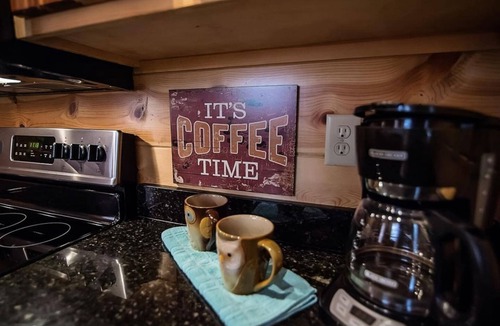 Hochatown Cabin | Five Feathers- Broken Bow/Hochatown- 1bd