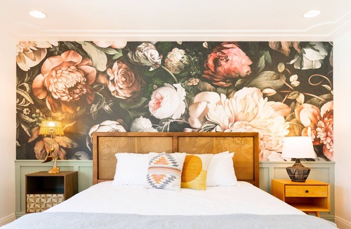 Uptown Design District Hotel | Fleur Noire Hotel - 21 and Over