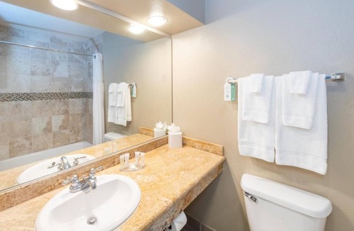 Rancho Santa Fe Hotel | Golf View King Fireplace | Drive to Coastal Escape, Hiking Trail & Relaxing Pool