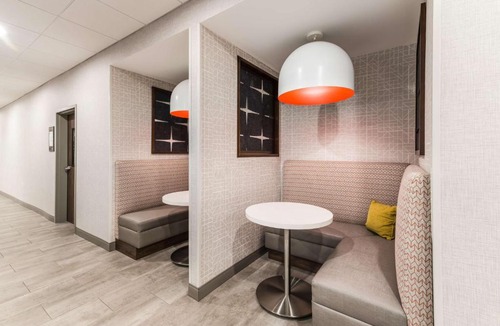 Benton Harbor Hotel | Hampton Inn & Suites Benton Harbor, MI