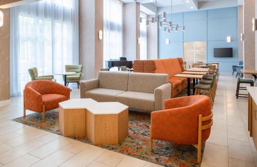 Redding Hotel | Hampton Inn & Suites Redding