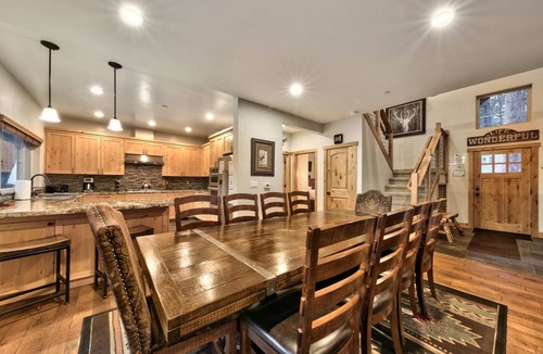Pioneer Trail Cabin | Hot Tub, EV Charger, Bunk Beds, High-end Mountain Home, A/C, Fire Place