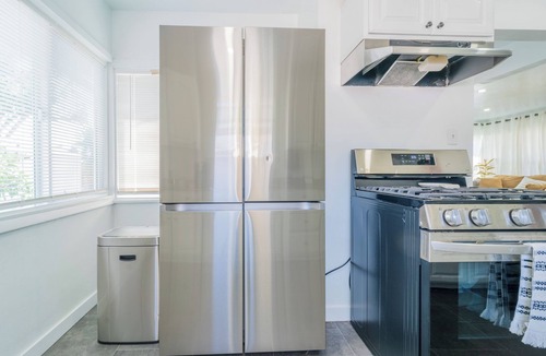Compton House | Ideal LA Stay w/Parking - Comfortable & Private Space