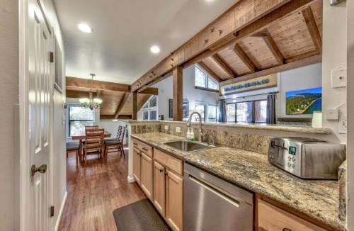 South Lake Tahoe House | Lake Escape LLV#406 Hot Tub Beach & Ski Fireplace Sauna