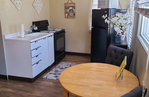 Helena Hotel | Lamplighter Cabins & Suites