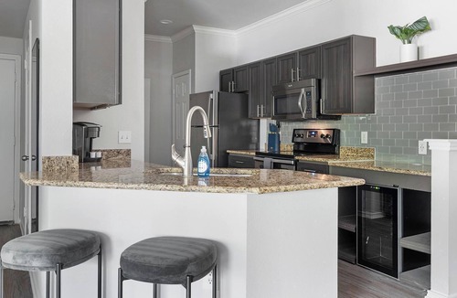 Falconhead Apartment | Landing | Modern 2BD in Bee Cave