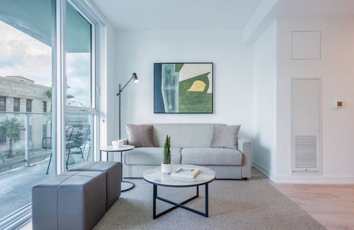 Downtown Long Beach Apartment | Level Long Beach- Gorgeous One Bedroom Suite by the Beach!