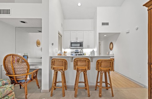 Sawgrass Apartment | Light, Airy Luxury Condo Steps from Private Beach