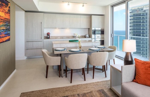 Hollywood South Central Beach Apartment | Luxurios 2B/2B Condo Beachfront Building