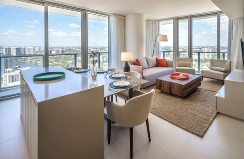 Hollywood South Central Beach Apartment | Luxurios 2B/2B Condo Beachfront Building