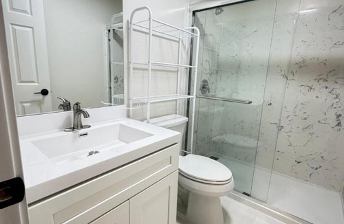 Excelsior Apartment | Modern 2BR 2BA Apartment Garden-View