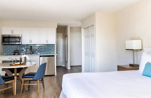Rio del Mar Hotel | Modern Coastal Stay: Pools, Tennis & Fireplace. Minutes to Capitola Village