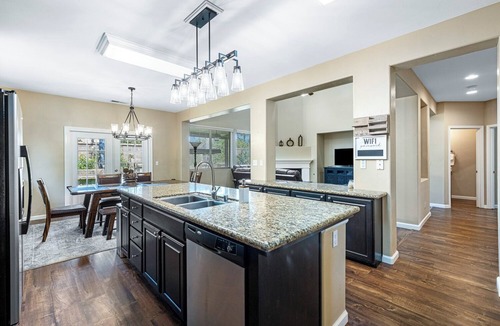 Clovis House | Modern & Spacious Clovis Home 4 Bd/4 Ba, 3400 SF
