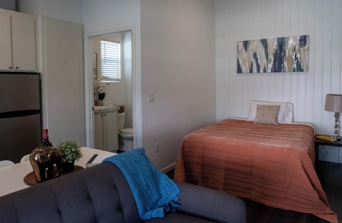 Culver - West House | Modern Studio House - private yard - 5 min Venice Beach, Mar Vista, Culver City