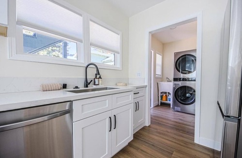 View Park-Windsor Hills Apartment | Modern Comfort 2BD 1Bath Apt near USC and Exposition Park