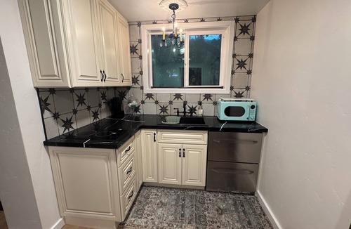 Silverado Apartment | Modjeska Canyon’s Cozy 1 Bedroom Haunted Manor