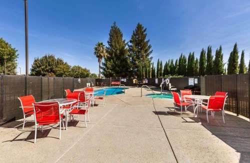 Dixon Hotel | Motel 6-Dixon, CA